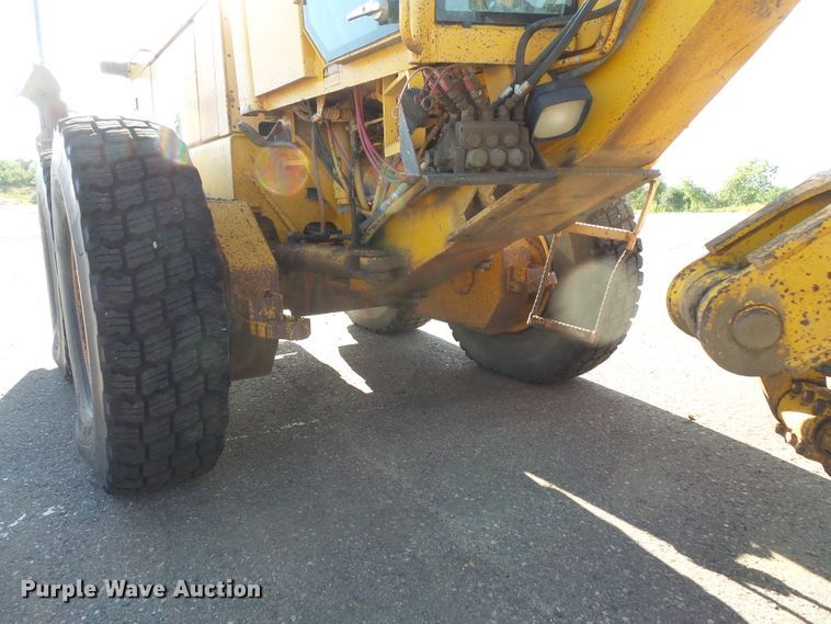 image for item FU9353 1991 John Deere 770BH motor grader