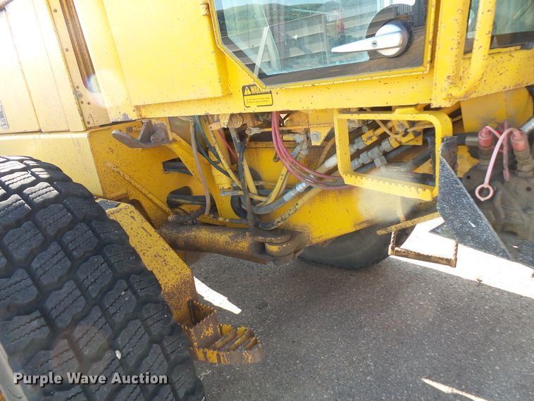 image for item FU9353 1991 John Deere 770BH motor grader