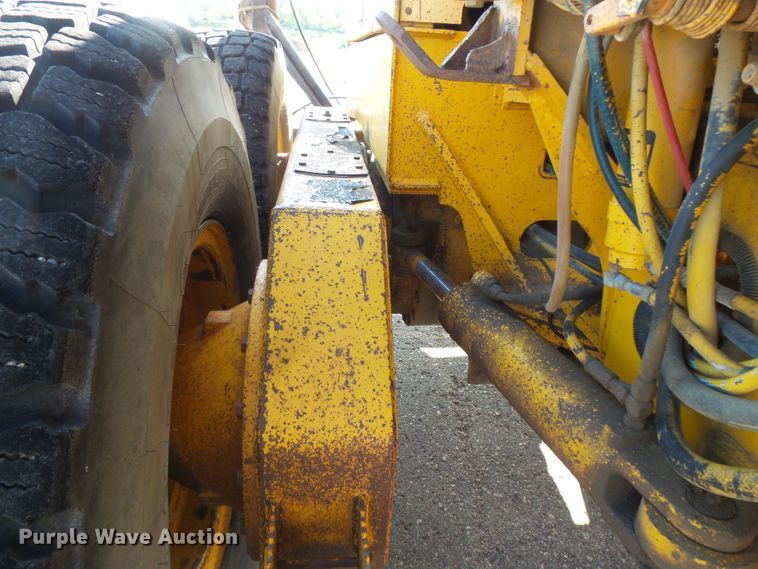 image for item FU9353 1991 John Deere 770BH motor grader