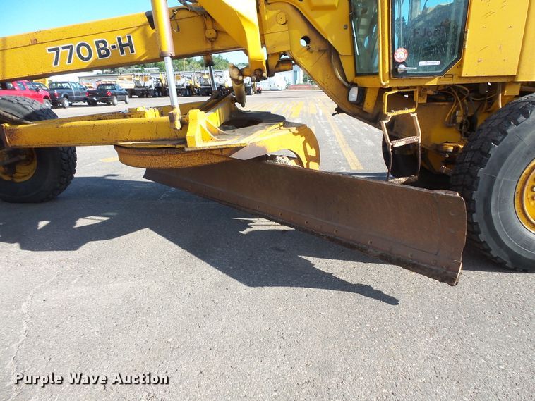 image for item FU9353 1991 John Deere 770BH motor grader