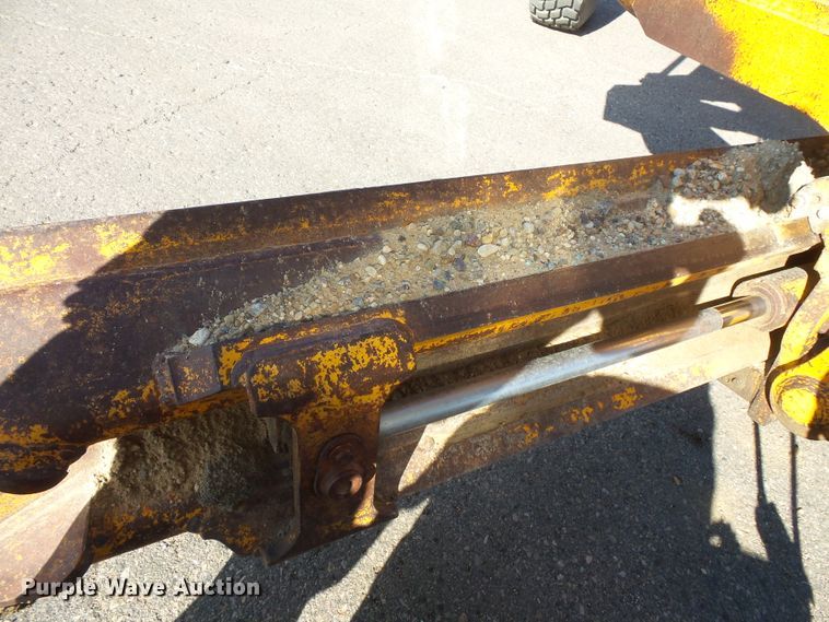 image for item FU9353 1991 John Deere 770BH motor grader