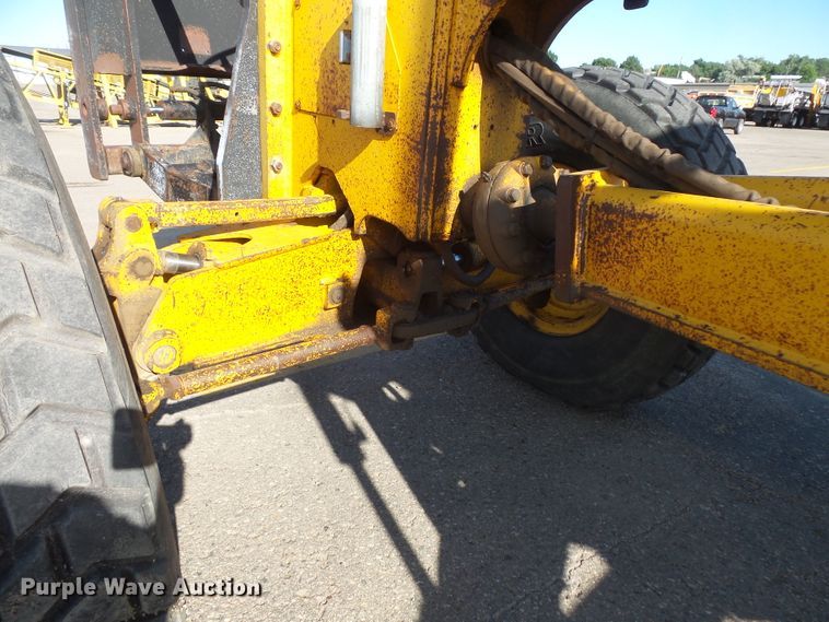 image for item FU9353 1991 John Deere 770BH motor grader