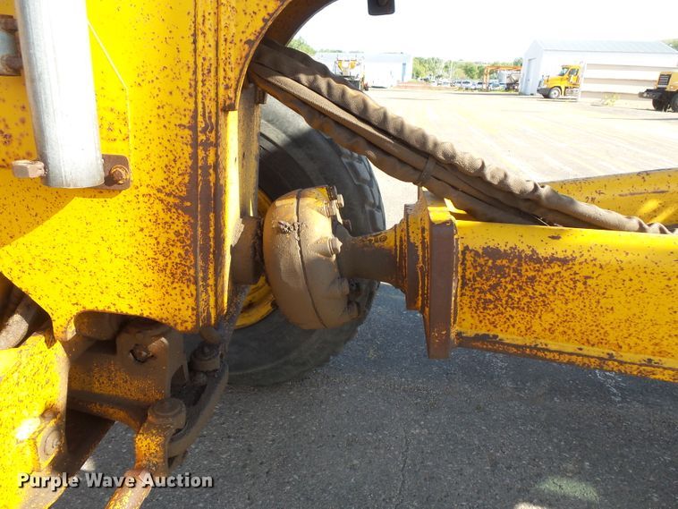 image for item FU9353 1991 John Deere 770BH motor grader