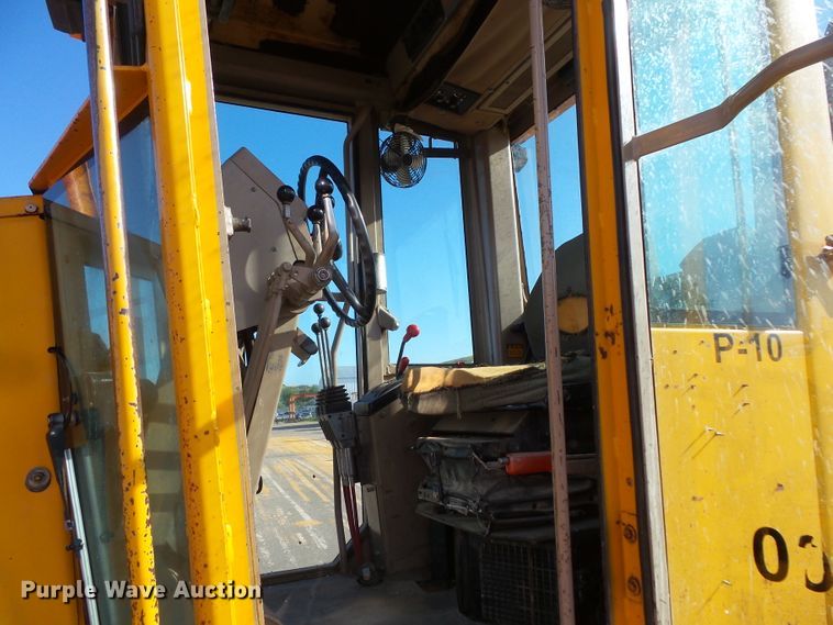 image for item FU9353 1991 John Deere 770BH motor grader