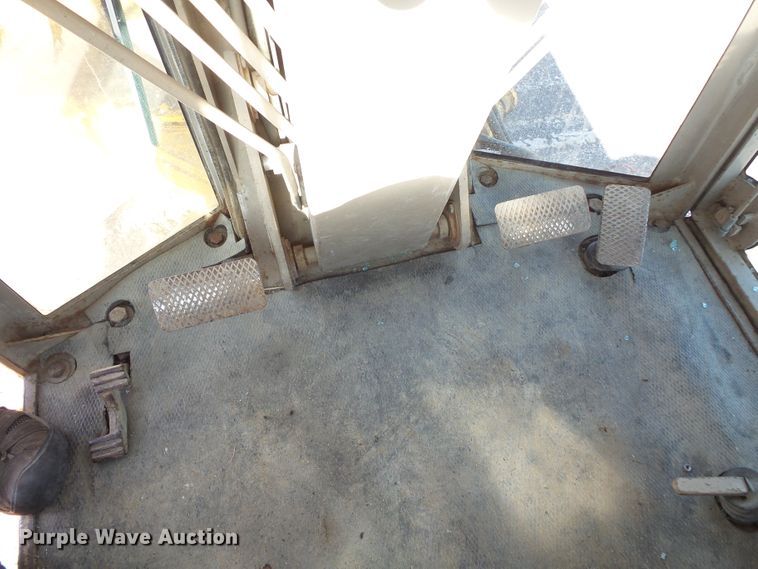 image for item FU9353 1991 John Deere 770BH motor grader