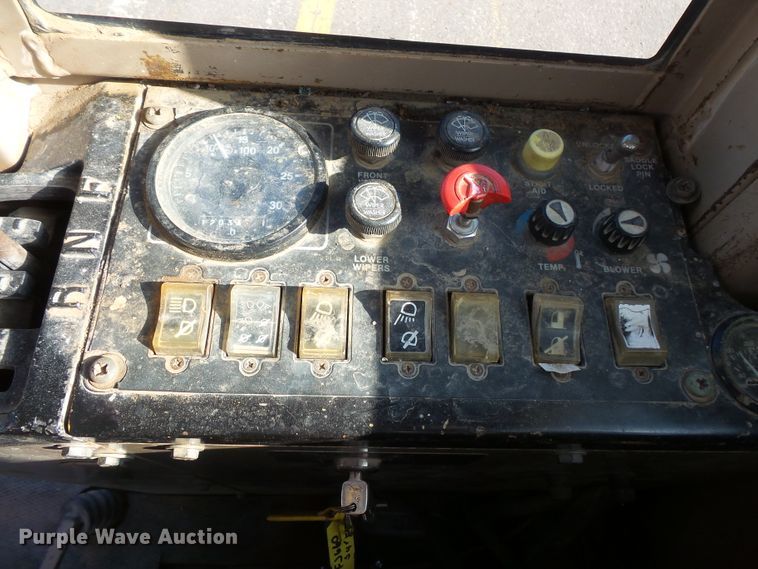 image for item FU9353 1991 John Deere 770BH motor grader