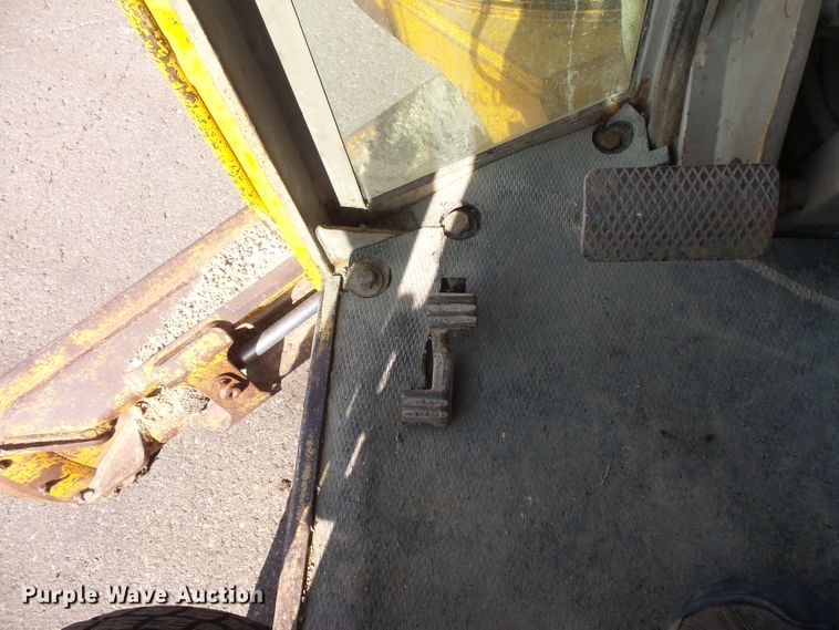 image for item FU9353 1991 John Deere 770BH motor grader