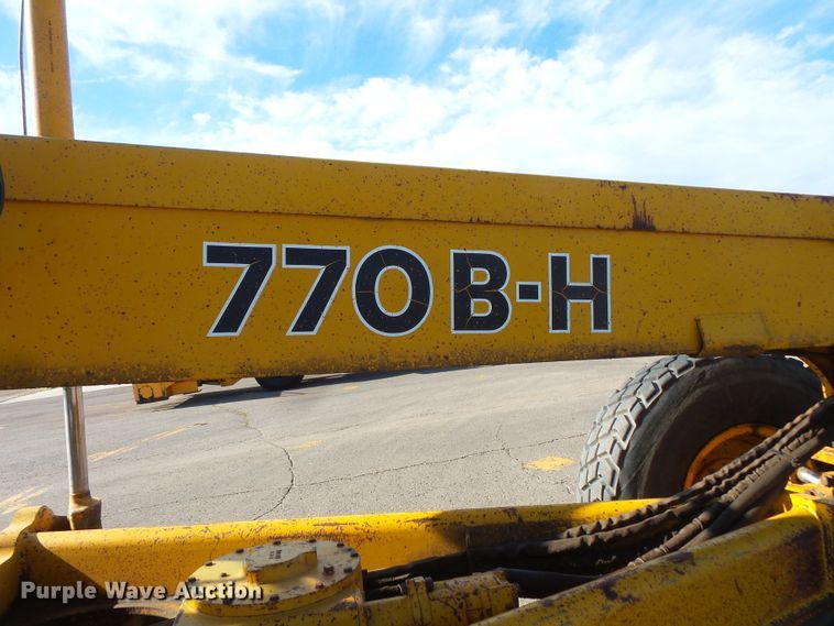 image for item FU9353 1991 John Deere 770BH motor grader