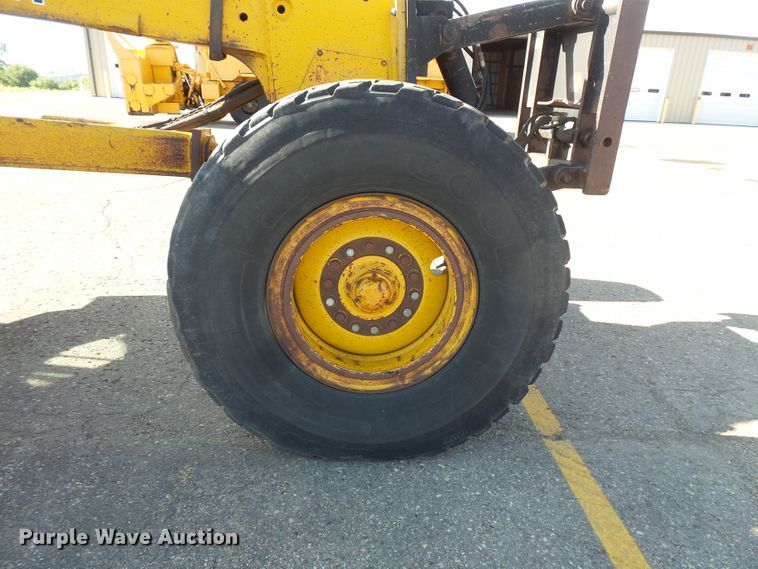 image for item FU9353 1991 John Deere 770BH motor grader