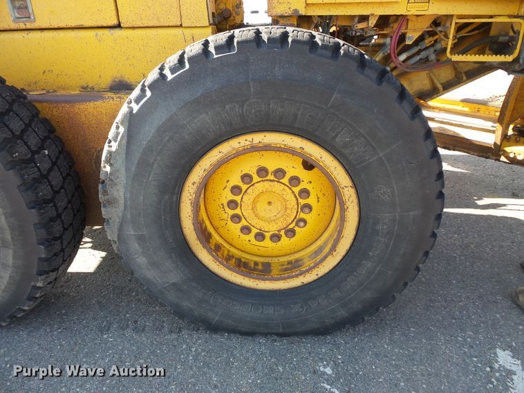 image for item FU9353 1991 John Deere 770BH motor grader