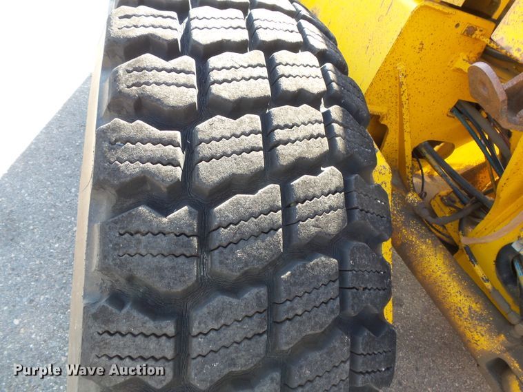 image for item FU9353 1991 John Deere 770BH motor grader