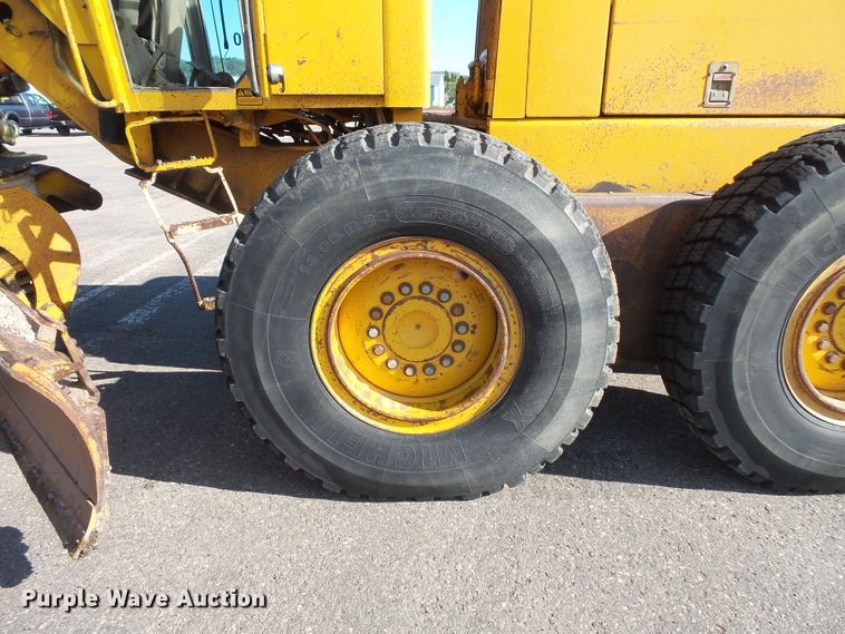 image for item FU9353 1991 John Deere 770BH motor grader