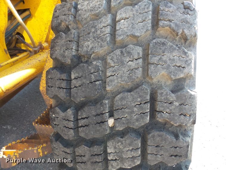 image for item FU9353 1991 John Deere 770BH motor grader