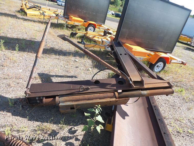 image for item FU9353 1991 John Deere 770BH motor grader