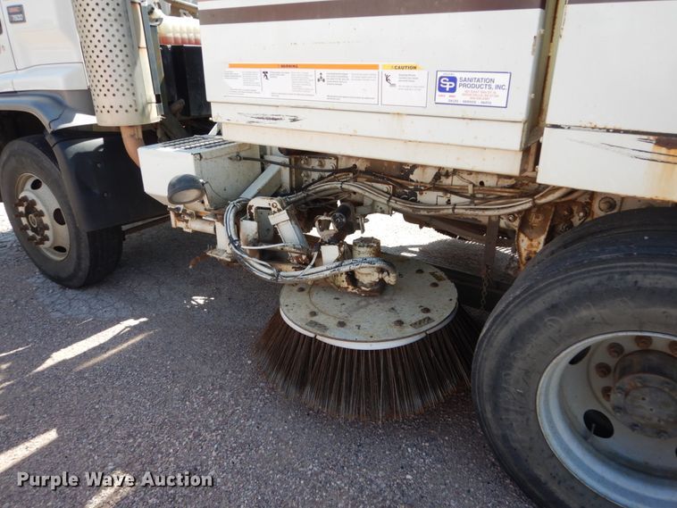 image for item FU9404 1999 Elgin Eagle Series F street sweeper