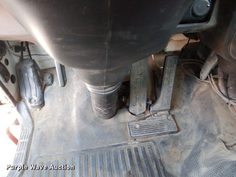 image for item FU9404 1999 Elgin Eagle Series F street sweeper