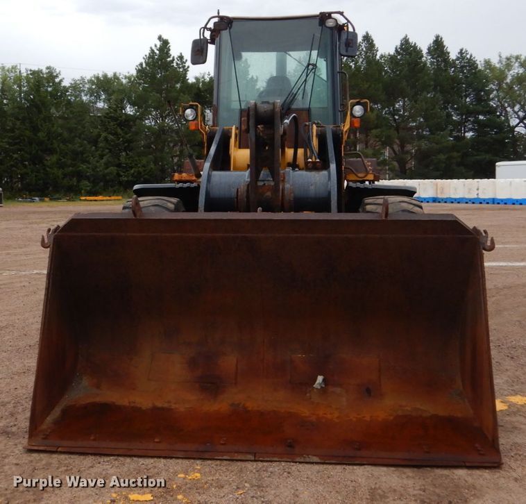 image for item FU9406 2004 John Deere 624J wheel loader