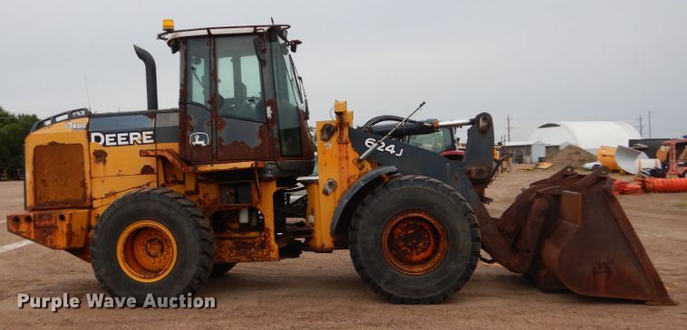 image for item FU9406 2004 John Deere 624J wheel loader