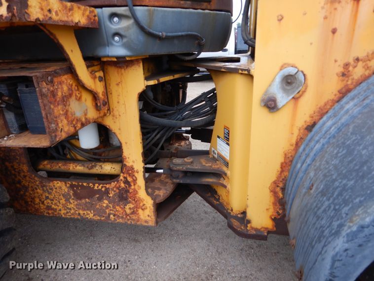 image for item FU9406 2004 John Deere 624J wheel loader