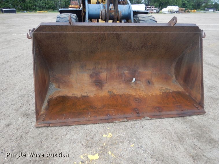 image for item FU9406 2004 John Deere 624J wheel loader