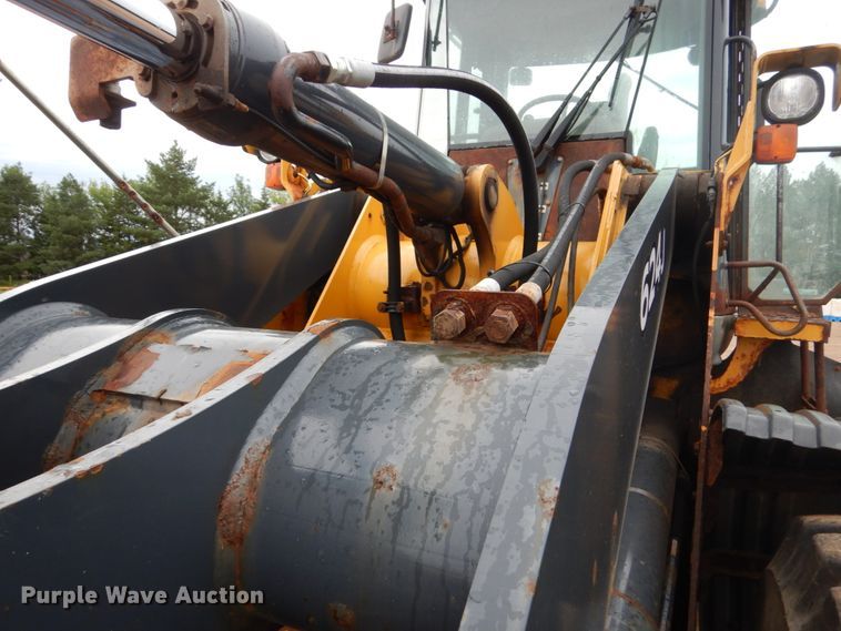 image for item FU9406 2004 John Deere 624J wheel loader