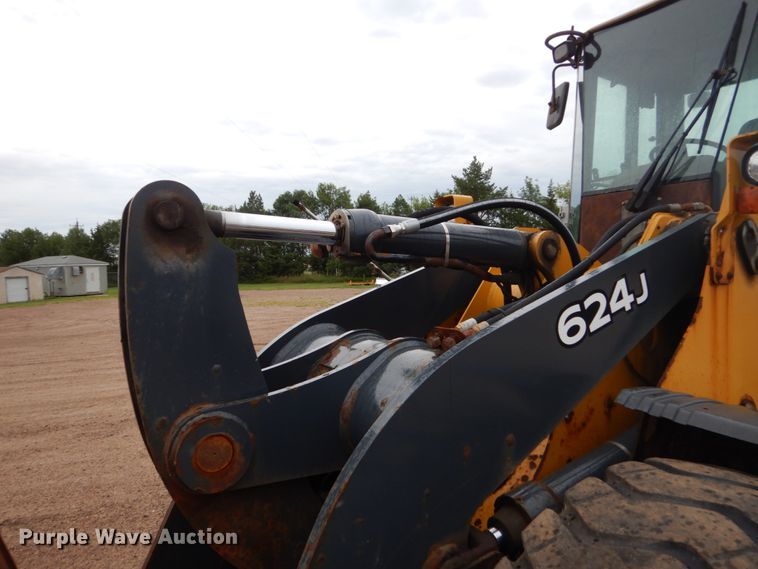 image for item FU9406 2004 John Deere 624J wheel loader