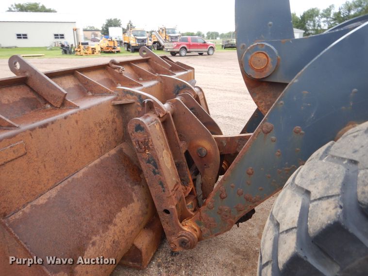 image for item FU9406 2004 John Deere 624J wheel loader