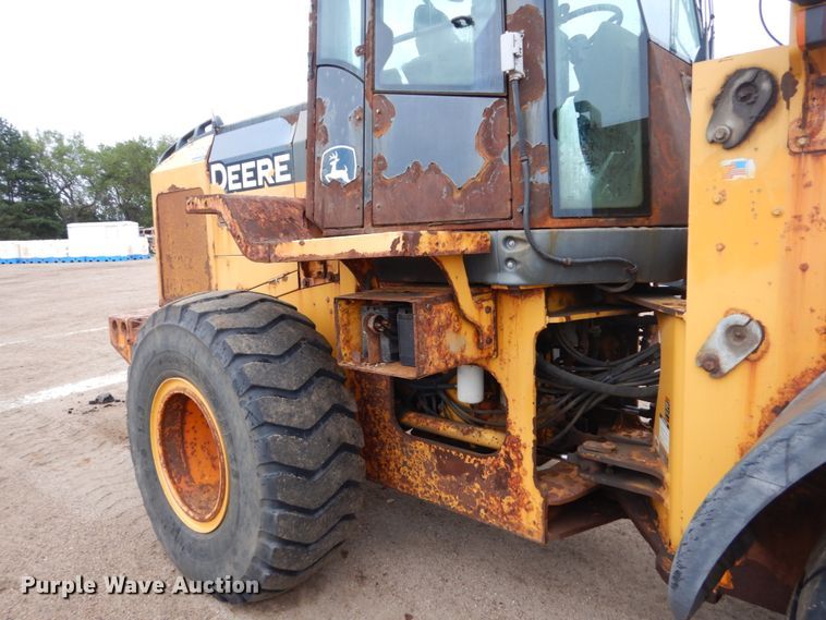 image for item FU9406 2004 John Deere 624J wheel loader