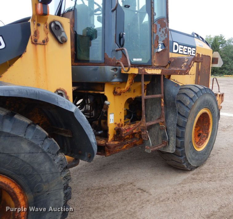 image for item FU9406 2004 John Deere 624J wheel loader