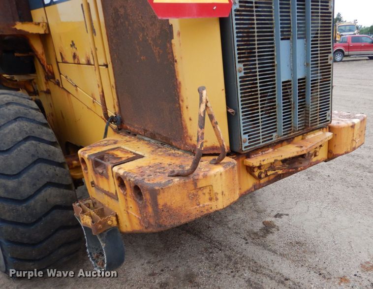 image for item FU9406 2004 John Deere 624J wheel loader