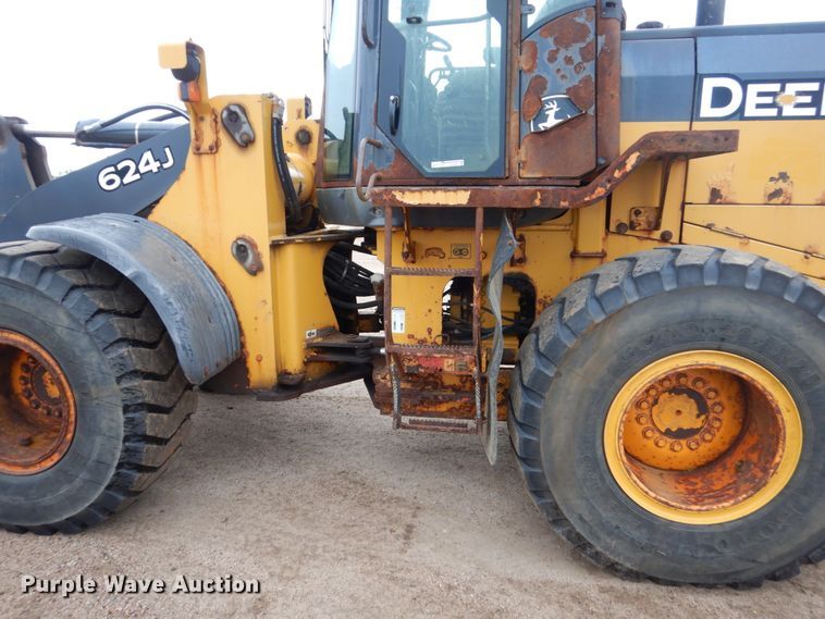 image for item FU9406 2004 John Deere 624J wheel loader