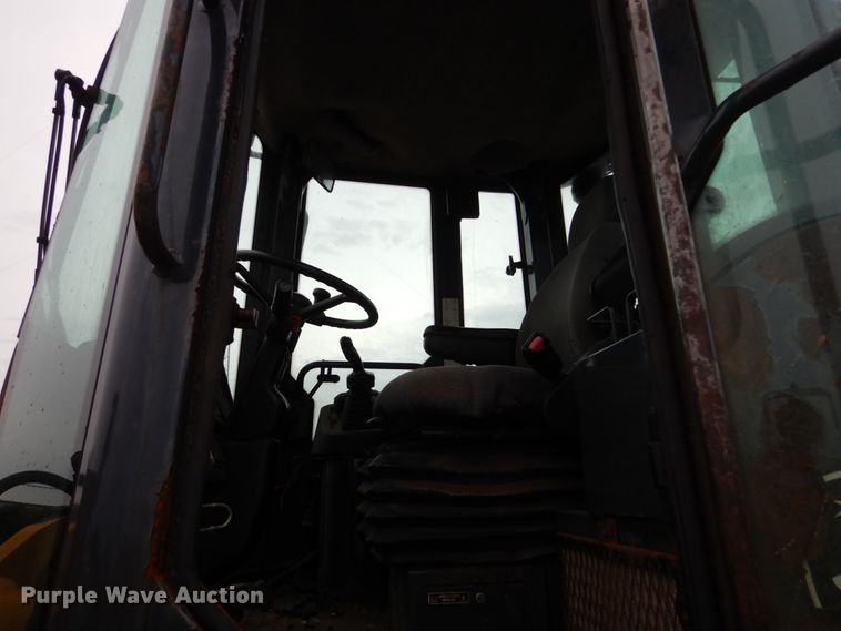 image for item FU9406 2004 John Deere 624J wheel loader