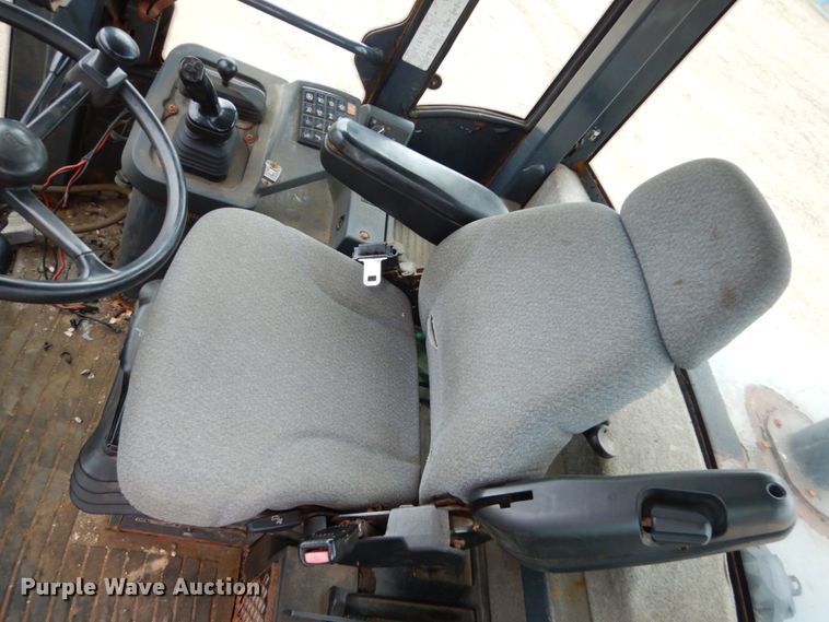 image for item FU9406 2004 John Deere 624J wheel loader