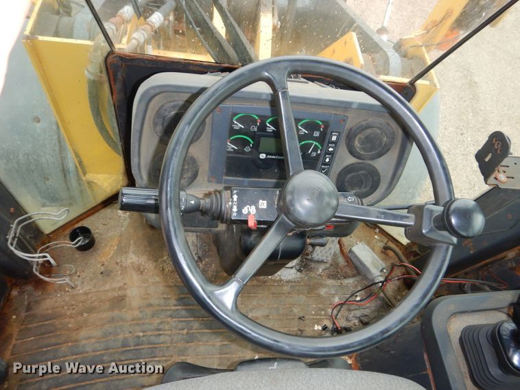 image for item FU9406 2004 John Deere 624J wheel loader