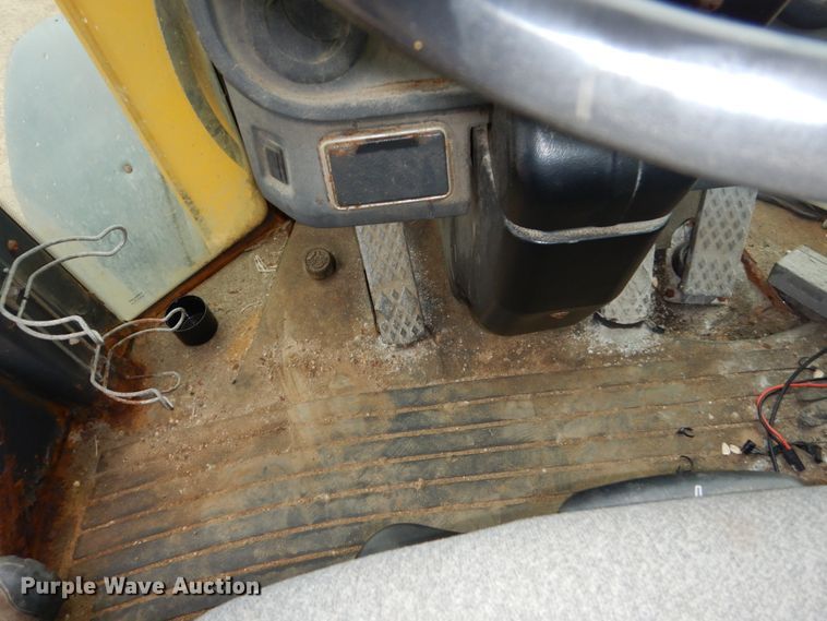 image for item FU9406 2004 John Deere 624J wheel loader