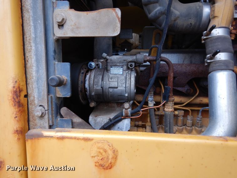 image for item FU9406 2004 John Deere 624J wheel loader