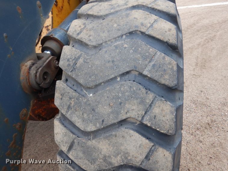 image for item FU9406 2004 John Deere 624J wheel loader