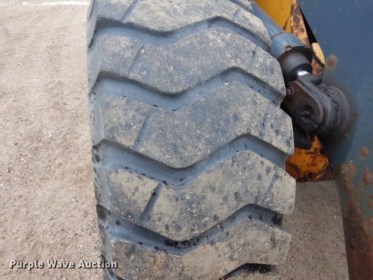 image for item FU9406 2004 John Deere 624J wheel loader