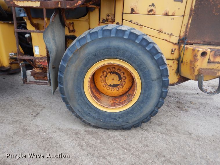 image for item FU9406 2004 John Deere 624J wheel loader