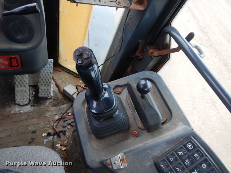 image for item FU9406 2004 John Deere 624J wheel loader