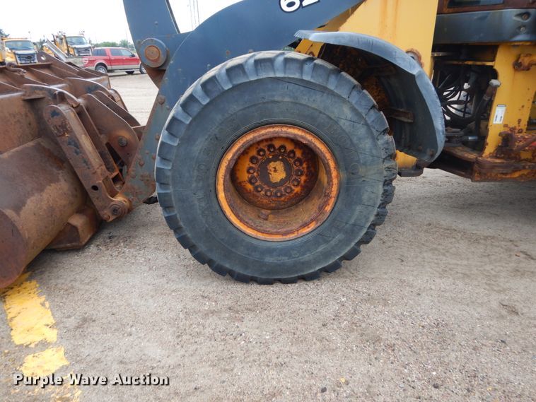 image for item FU9406 2004 John Deere 624J wheel loader