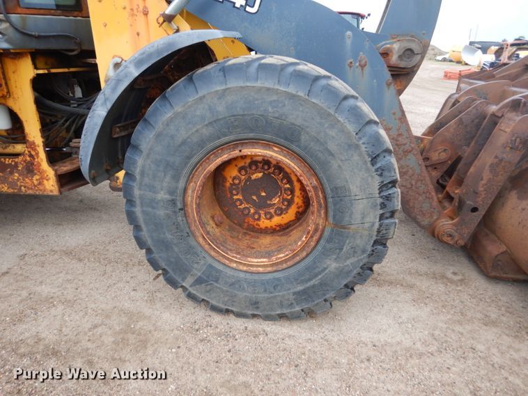 image for item FU9406 2004 John Deere 624J wheel loader