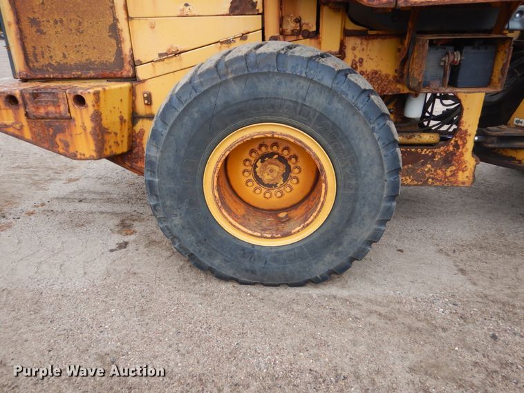image for item FU9406 2004 John Deere 624J wheel loader