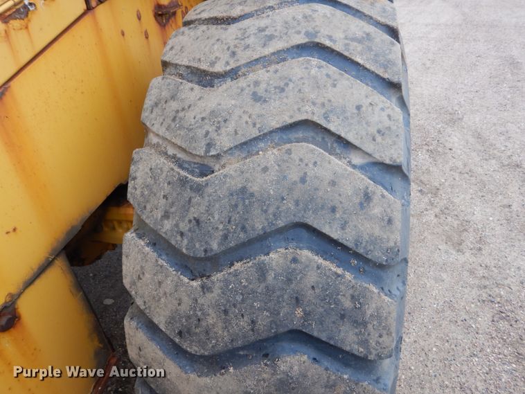 image for item FU9406 2004 John Deere 624J wheel loader