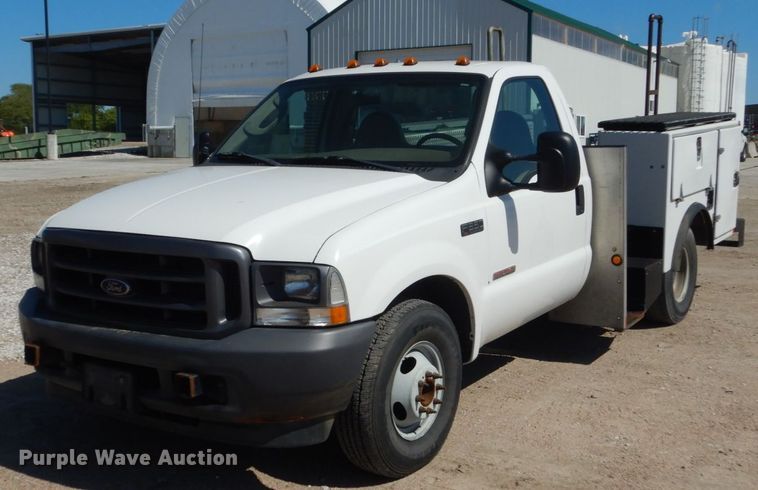 image for item FU9434 2003 Ford F350 Super Duty utility bed pickup truck