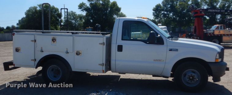 image for item FU9434 2003 Ford F350 Super Duty utility bed pickup truck
