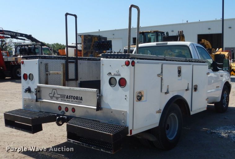 image for item FU9434 2003 Ford F350 Super Duty utility bed pickup truck