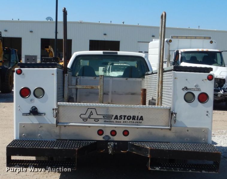 image for item FU9434 2003 Ford F350 Super Duty utility bed pickup truck