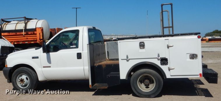 image for item FU9434 2003 Ford F350 Super Duty utility bed pickup truck