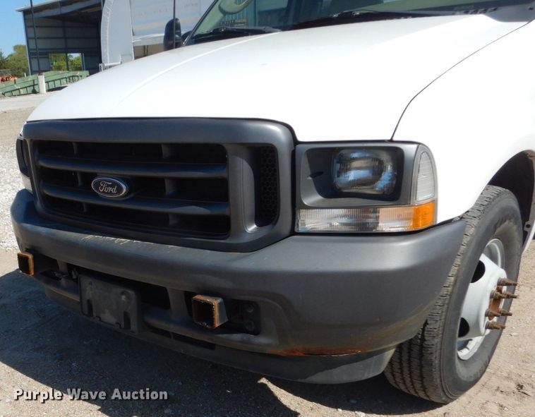 image for item FU9434 2003 Ford F350 Super Duty utility bed pickup truck